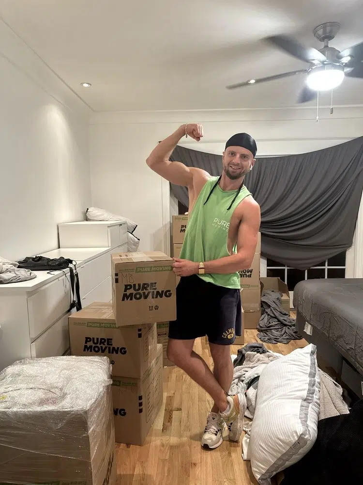 2025 10 puremovers.com img mover bedroom boxes service v1