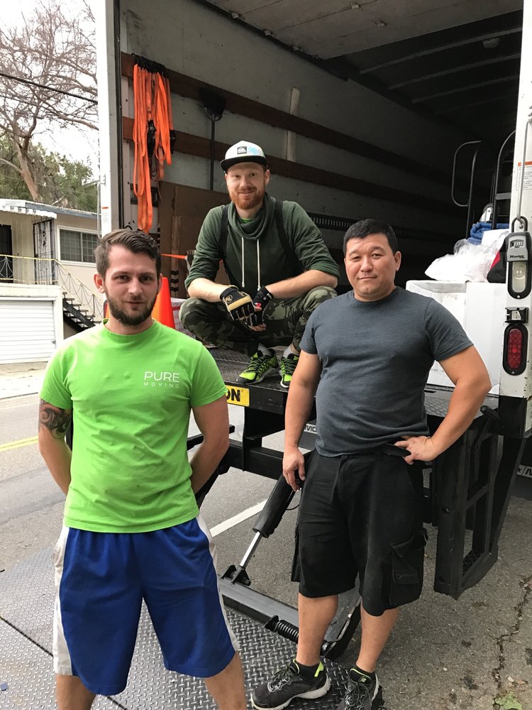 2026 01 puremovers.com lifestyle professional movers team v1