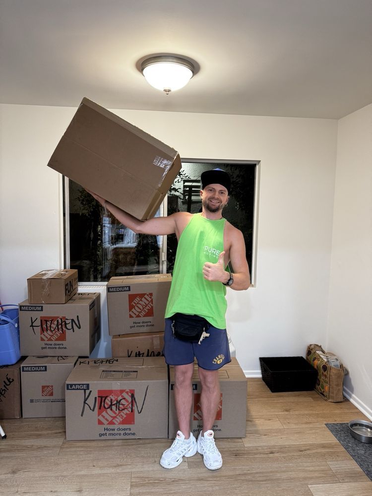 Long distance mover carrying sealed moving box inside home